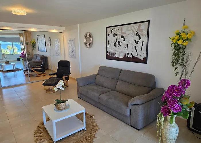 Jacaranda 2 By Sea And Beach, Pool, Very Central, Dishwasher, Wifi, Fantastic Seaview *